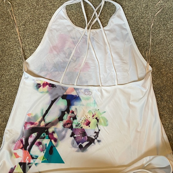 Geometric Pattern Workout Tank Top - Picture 2 of 3